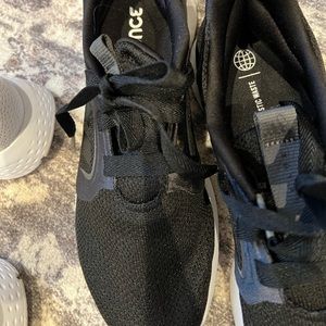 Adidas bounce black size 9 women’s sneakerl, excellent used condition .